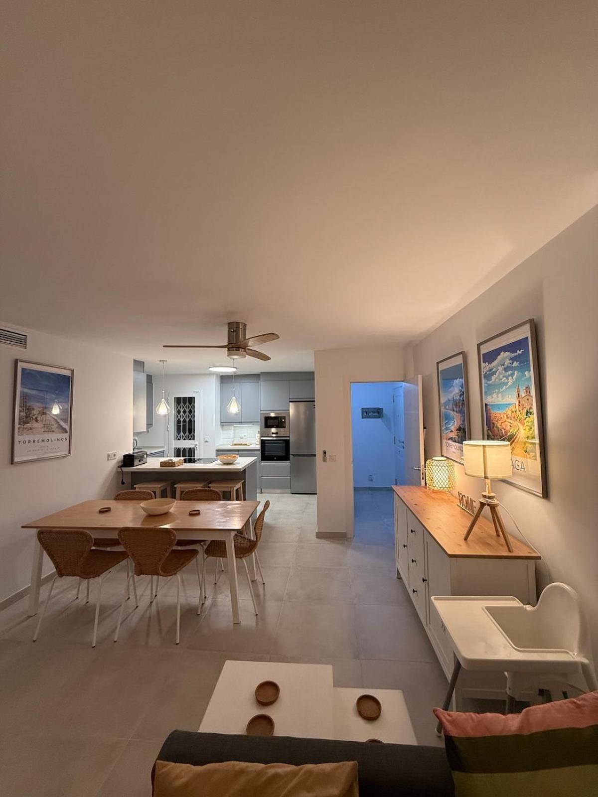 Comfortable Spacious Flat Near Station Apartment Torremolinos