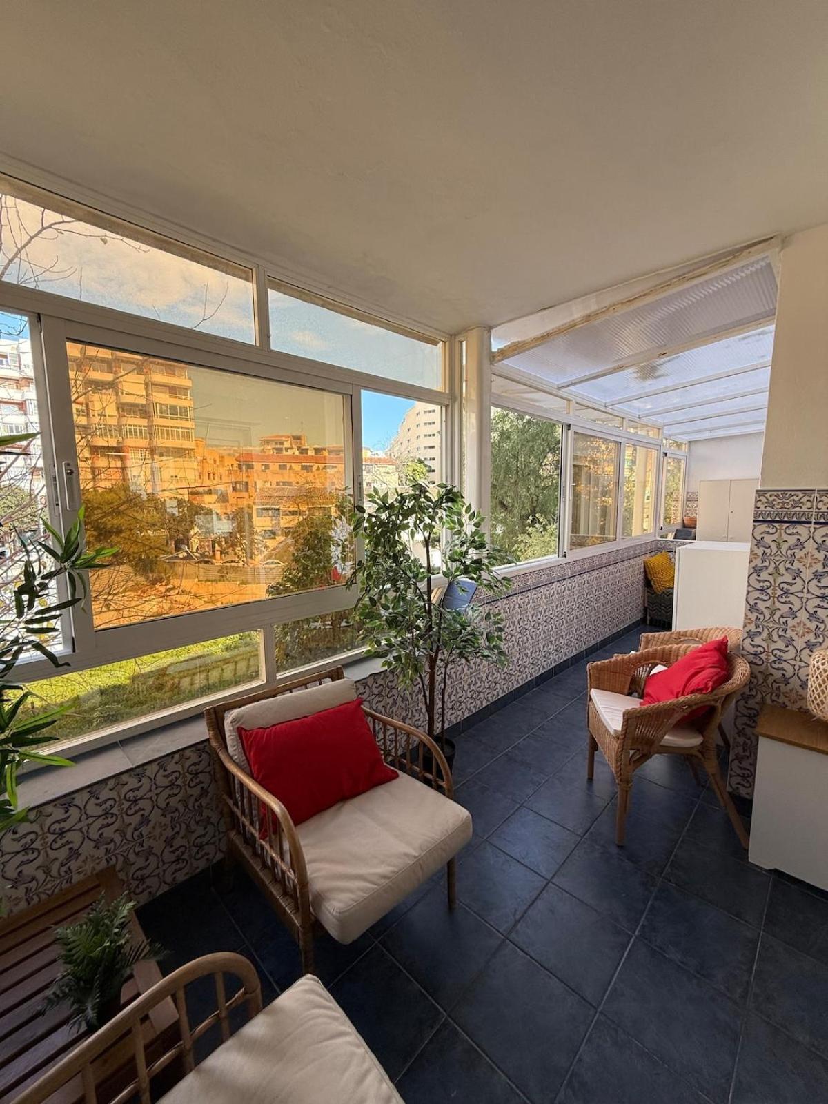 Comfortable Spacious Flat Near Station Torremolinos