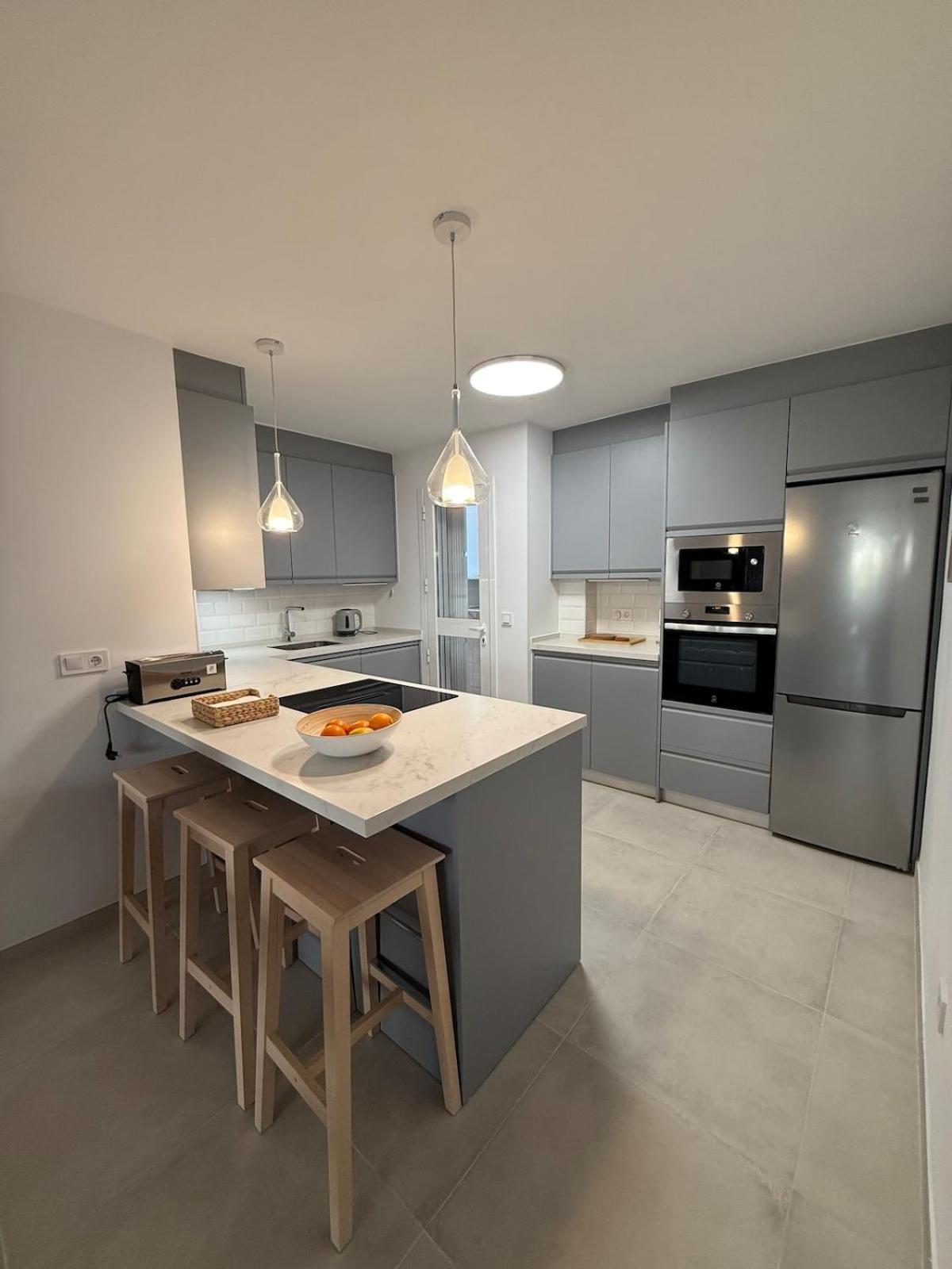 Comfortable Spacious Flat Near Station Apartment