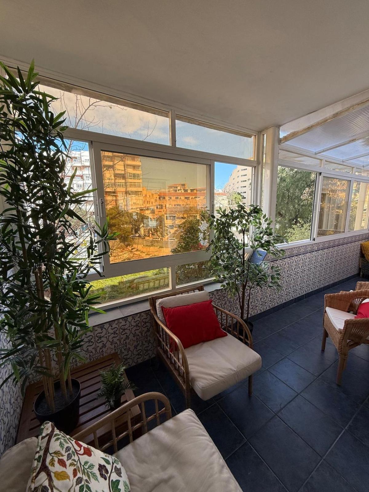Apartment Comfortable Spacious Flat Near Station